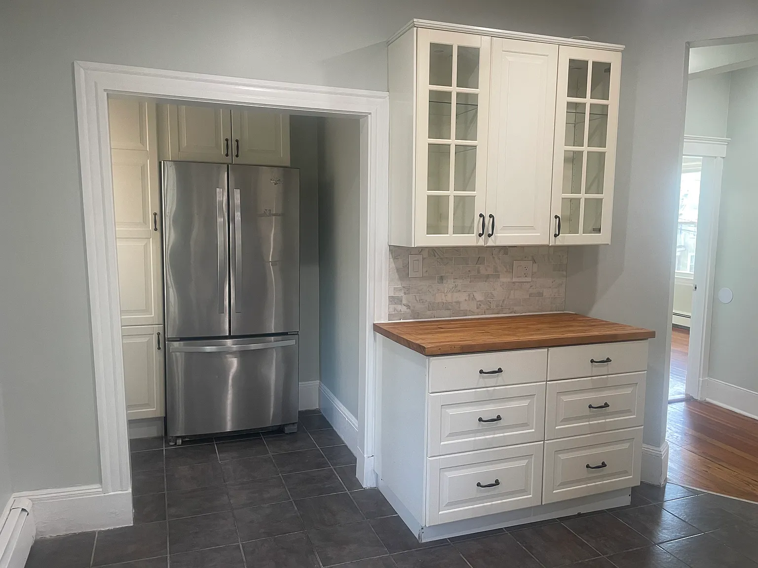 3 bed, 1000 sqft, $3,289 — Photo 3