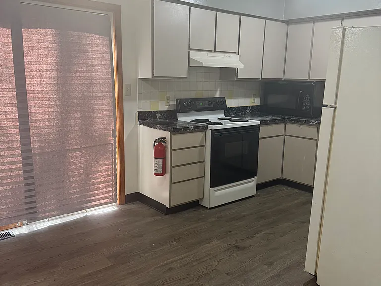 2462 Eastlawn Ave — Photo 7