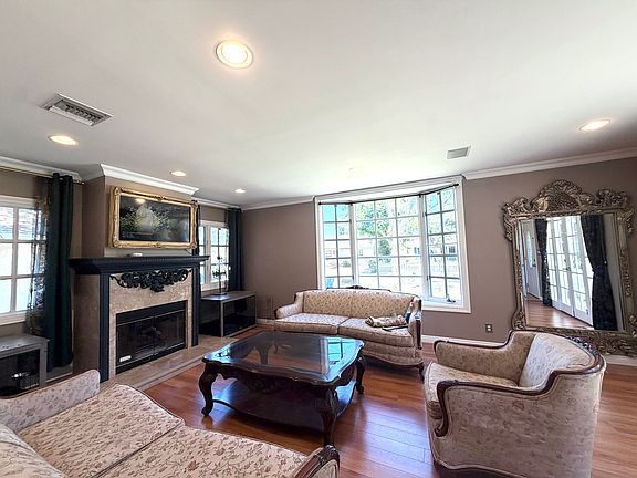 4th image of 19224 Sylvan St