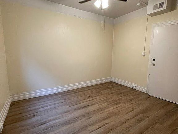 2nd image of 904 S Centre St #D