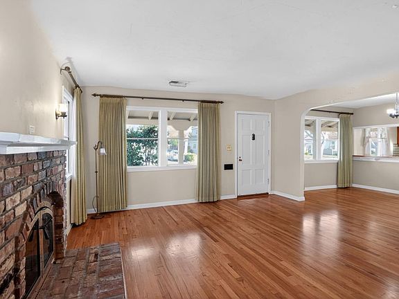 3rd image of 1295 Vernon Ave