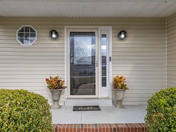 4th image of 221 Kevin Dr