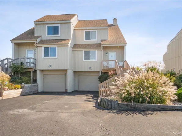 13 Waters Edge, Shirley, NY 11967
