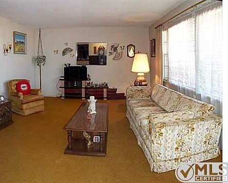 3rd image of 8600 Parkland Dr