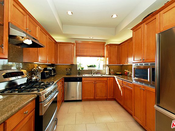 4th image of 11921 Dorothy St #Penthouse 1