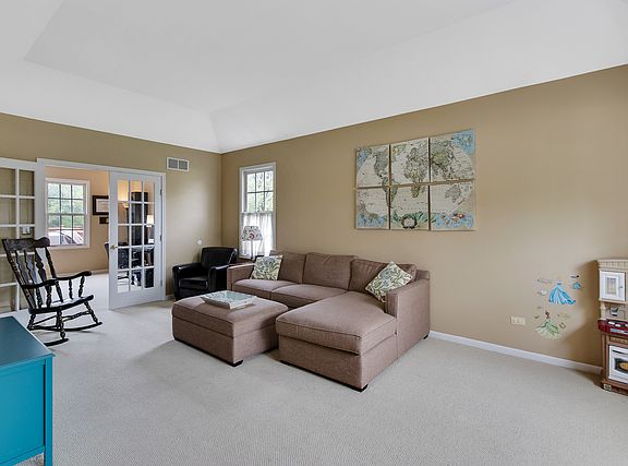 3rd image of 131 Hill Ct