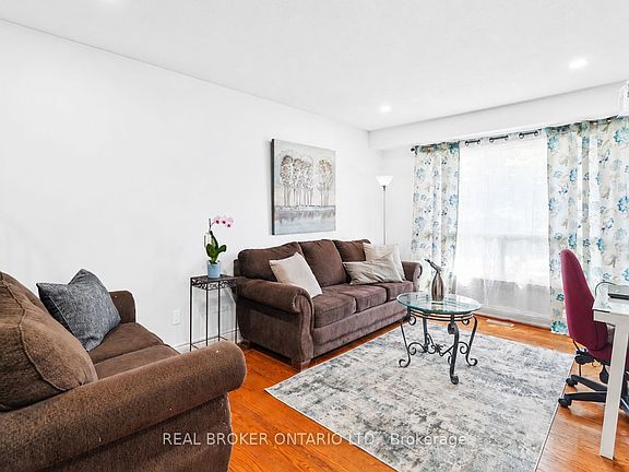 2nd image of 3106 Redbank Cres