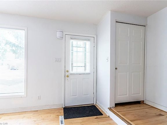 3rd image of 65 Balfour Cres
