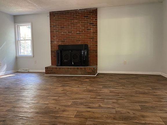 5th image of 1011 Chinquapin Rd