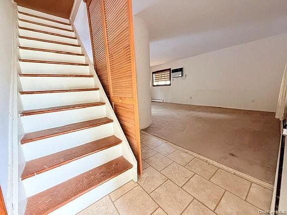 4th image of 109 Stuyvesant Drive