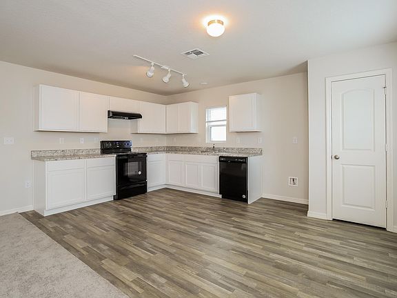 5th image of 212 Hyacinth Ct