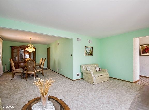 3rd image of 10105 S Mayfield Ave