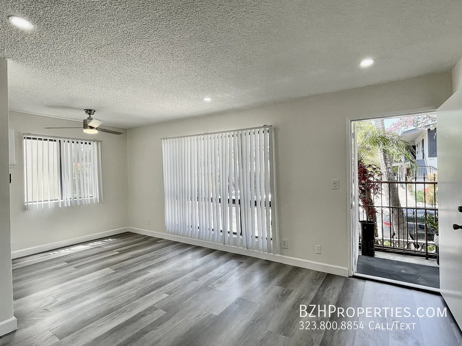 Renovated Modern 1 Bedroom with Parking — Photo 2