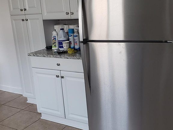 4th image of 5649 N Richmond St #2