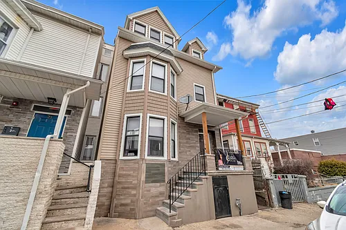 25 Oak St Photo 1