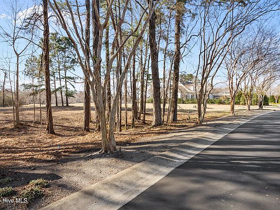 3rd image of 2001 Montrose Ln #1R