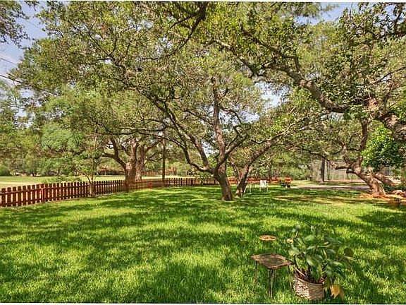 3rd image of 8901 Balcones Club Dr