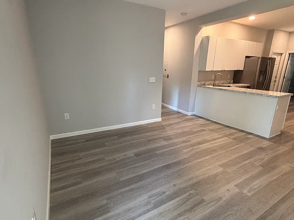 Living room, fits couches on both walls