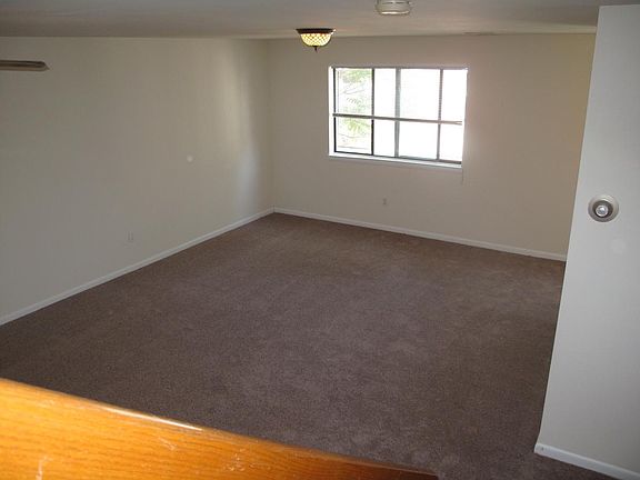 4th image of 2049 Bainbridge St Unit B