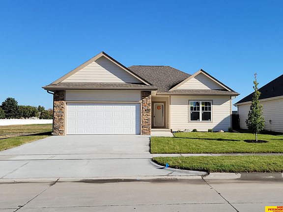 2nd image of 3058 Aurora Dr
