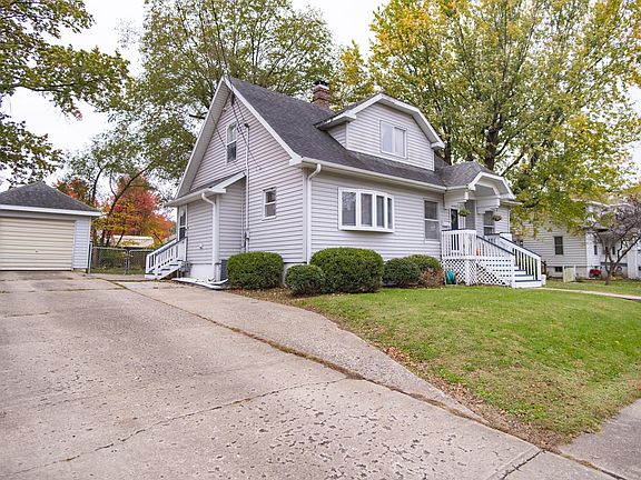 3rd image of 812 E Love St