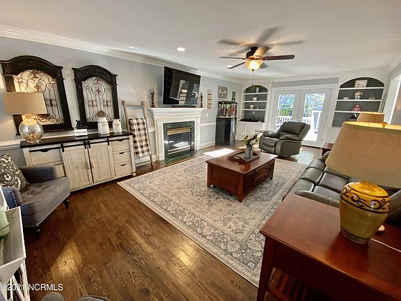 2nd image of 2402 Royal Dr