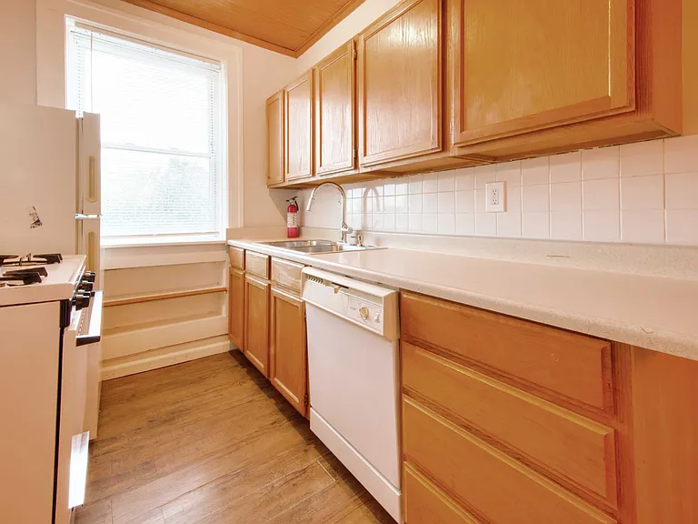 3931 Parker Ave — Photo 7