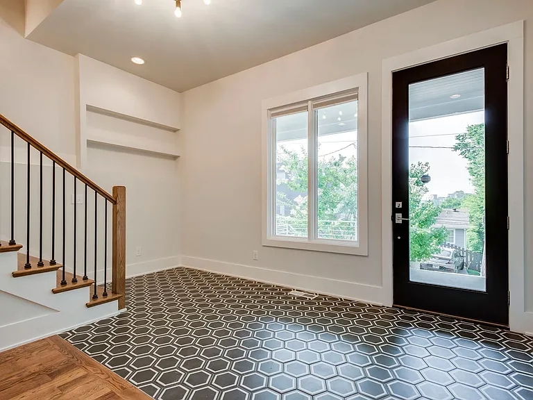 3304 B Trevor St — Photo 3