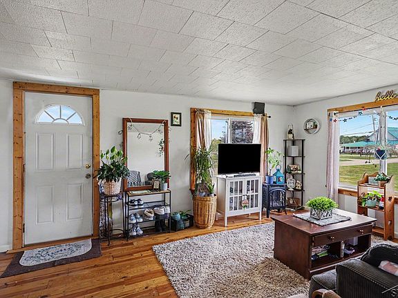 3rd image of 530 Crump St