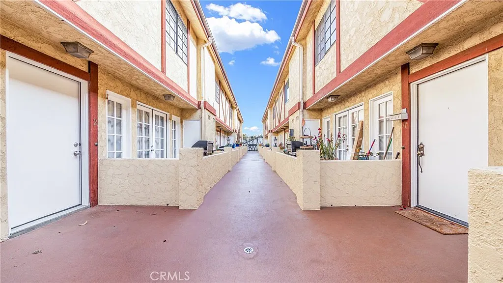 2 bed, 1114 sqft, $2,795 — Photo 2
