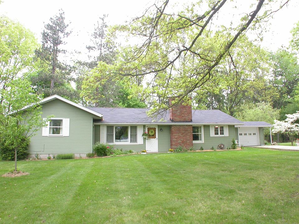 Convenient Country Setting