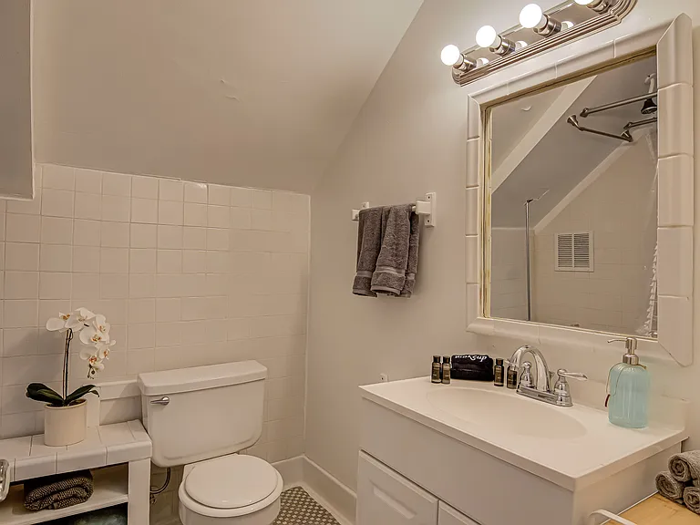 1504 W Friendly Ave #B — Photo 21