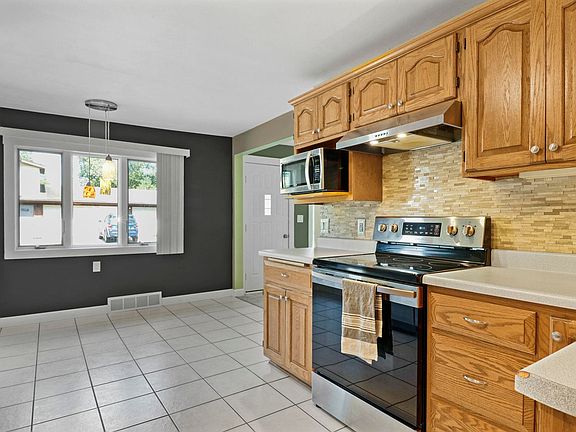 4th image of 222 Mill St