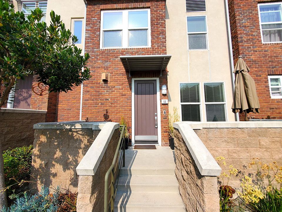 1st image of 44 Midtown Dr