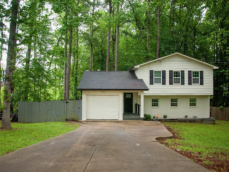 Briar Creek Ln — Photo 17