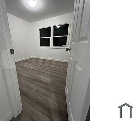 4th image of 9222 E Ave E #1