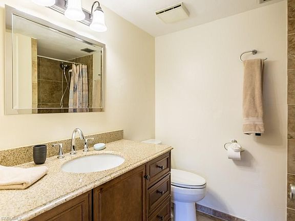 5th image of 35 Greenbrier St #6105