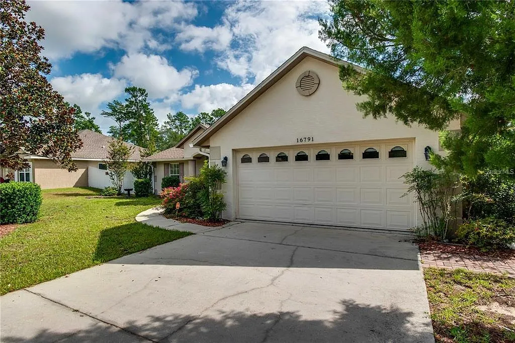 3 bed, 2.0 bath, 1703 sqft, $2,495 — Photo 3