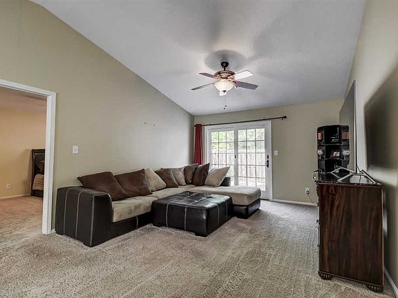 3rd image of 219 Philmont Dr