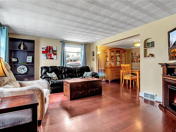 3rd image of 475 Walton Dr