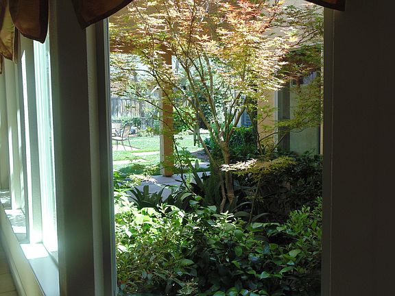 4th image of 228 N Sidney Ct