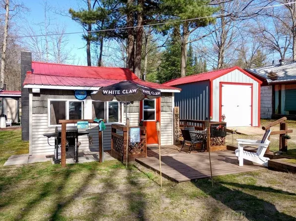 5330 Ruth St, Gladwin, MI 48624