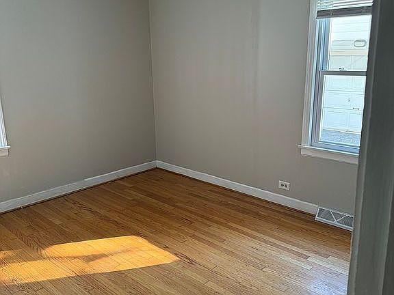 3rd image of 8053 S Sayre Ave
