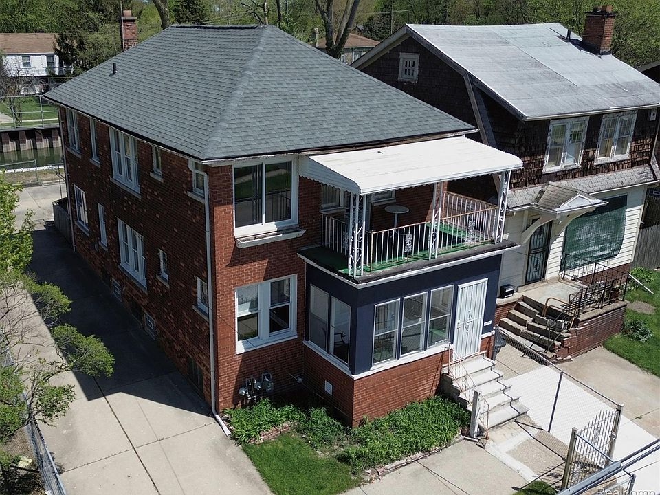 1st image of 390 Ashland St