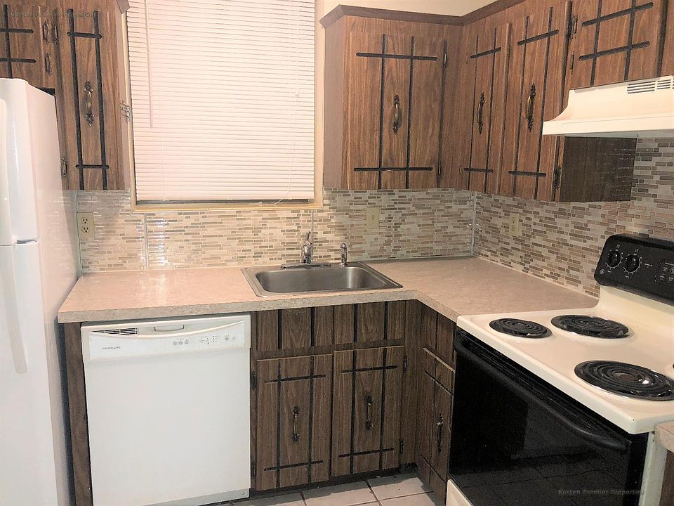 1st image of 215 Thomas E Burgin Pkwy Unit 17