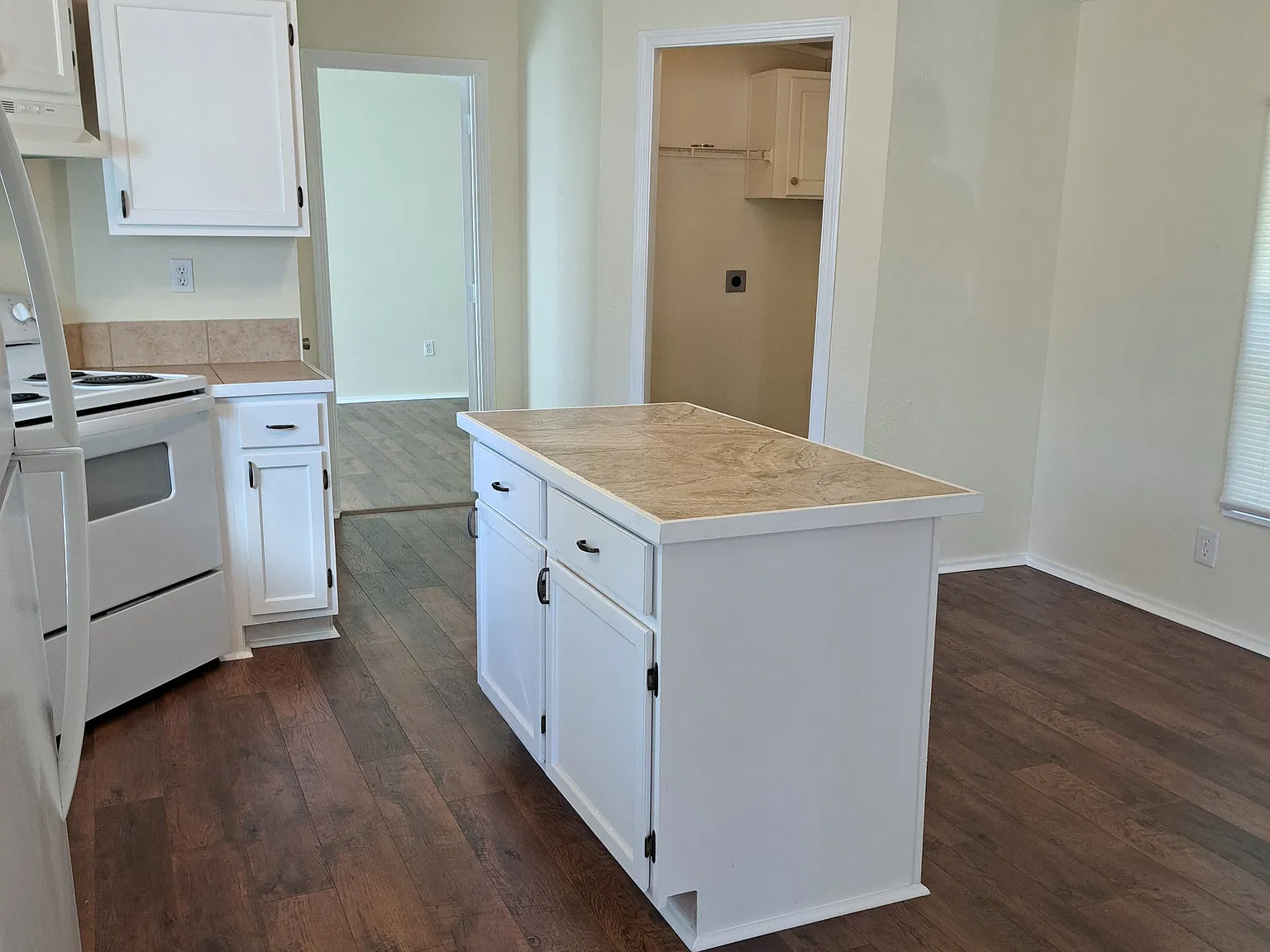 3 bed, 1125 sqft, $1,200 — Photo 3