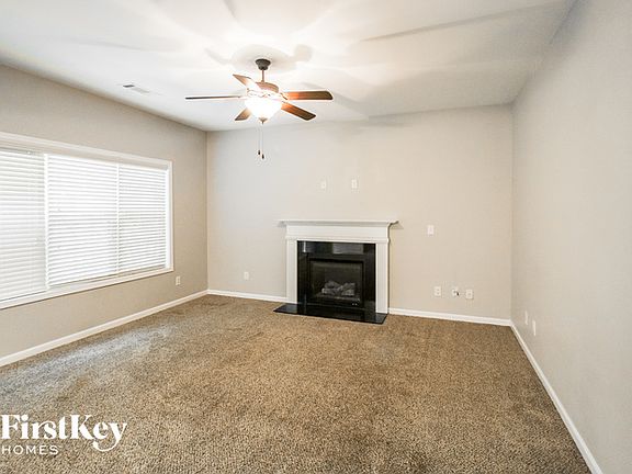 2nd image of 2440 Freemont St