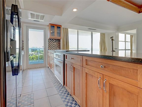 5th image of 2841 N Ocean Boulevard #709
