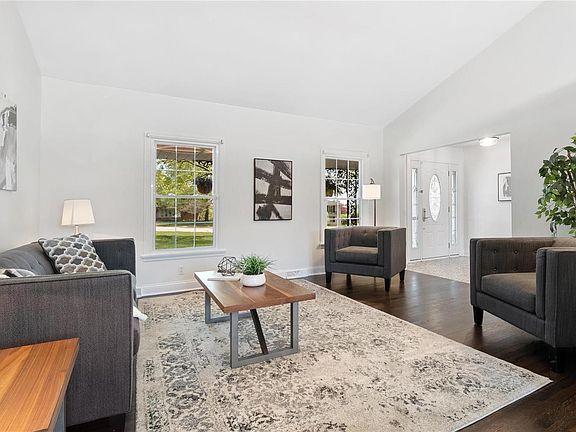 5th image of 120 Emerald Green Ct