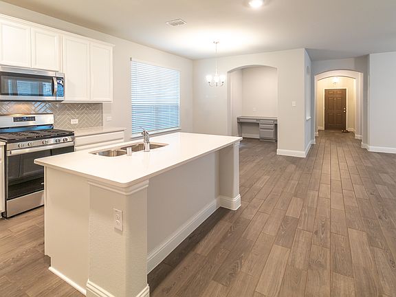3rd image of 1728 Blakely Pl